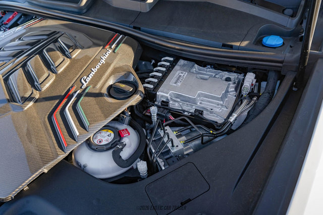 Used 2025 Lamborghini Urus SE image 19