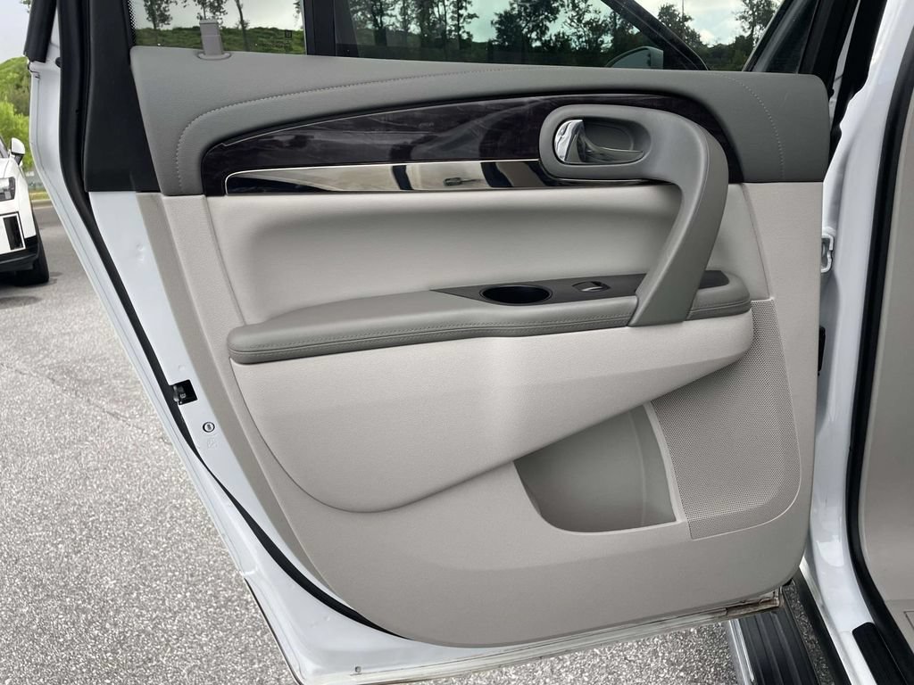 Used 2017 Buick Enclave Leather FWD image 2