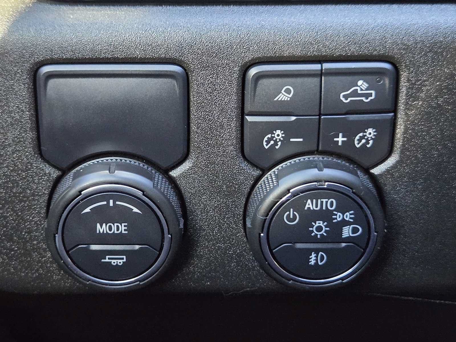 Certified 2024 Chevrolet Silverado 1500 LTZ RWD image 21