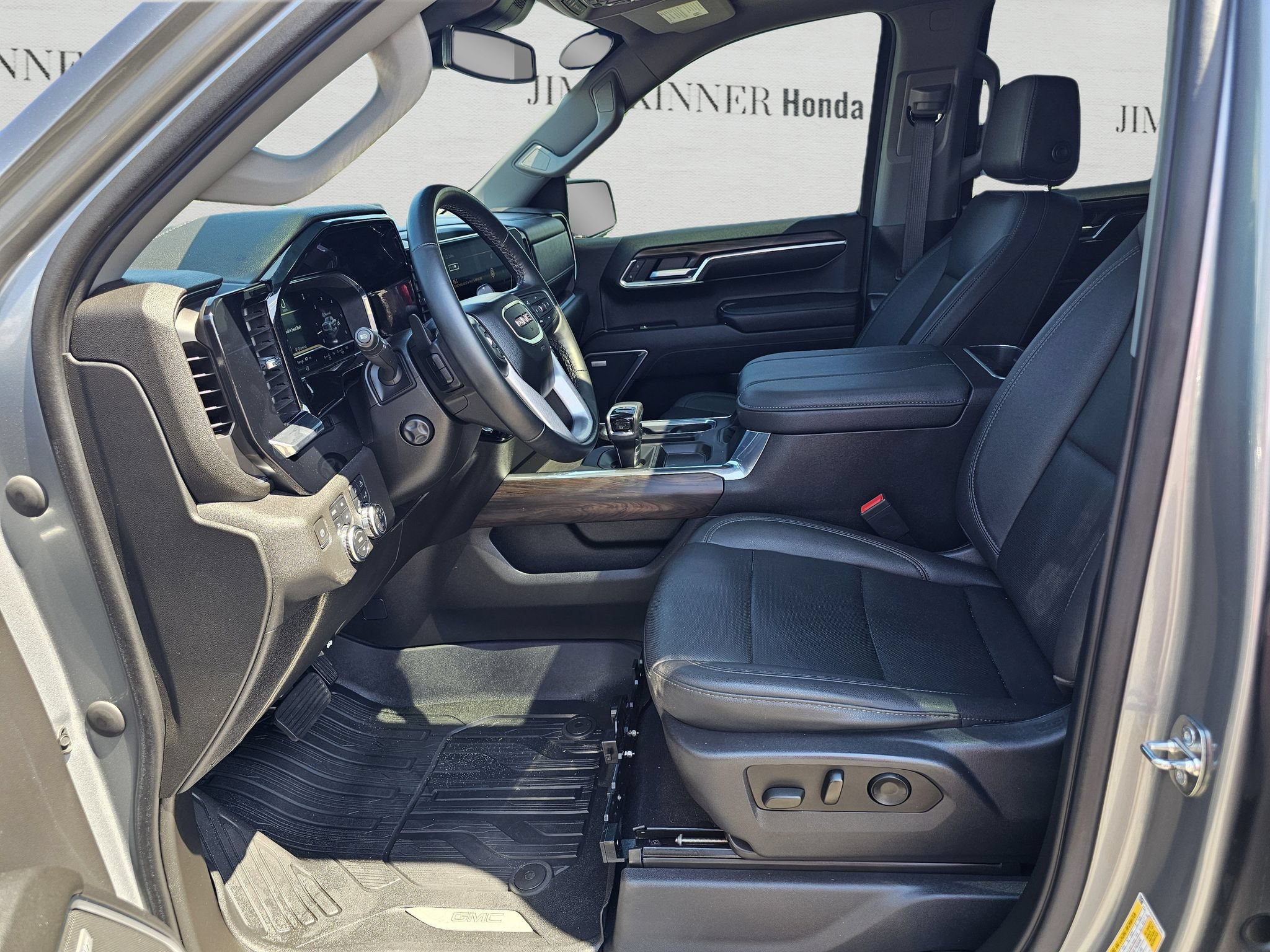 Used 2023 GMC Sierra 1500 SLT w/ SLT Premium Plus Package AWD/4WD image 18