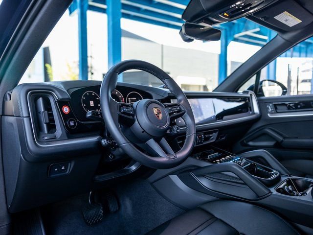 Certified 2025 Porsche Cayenne E-Hybrid image 4
