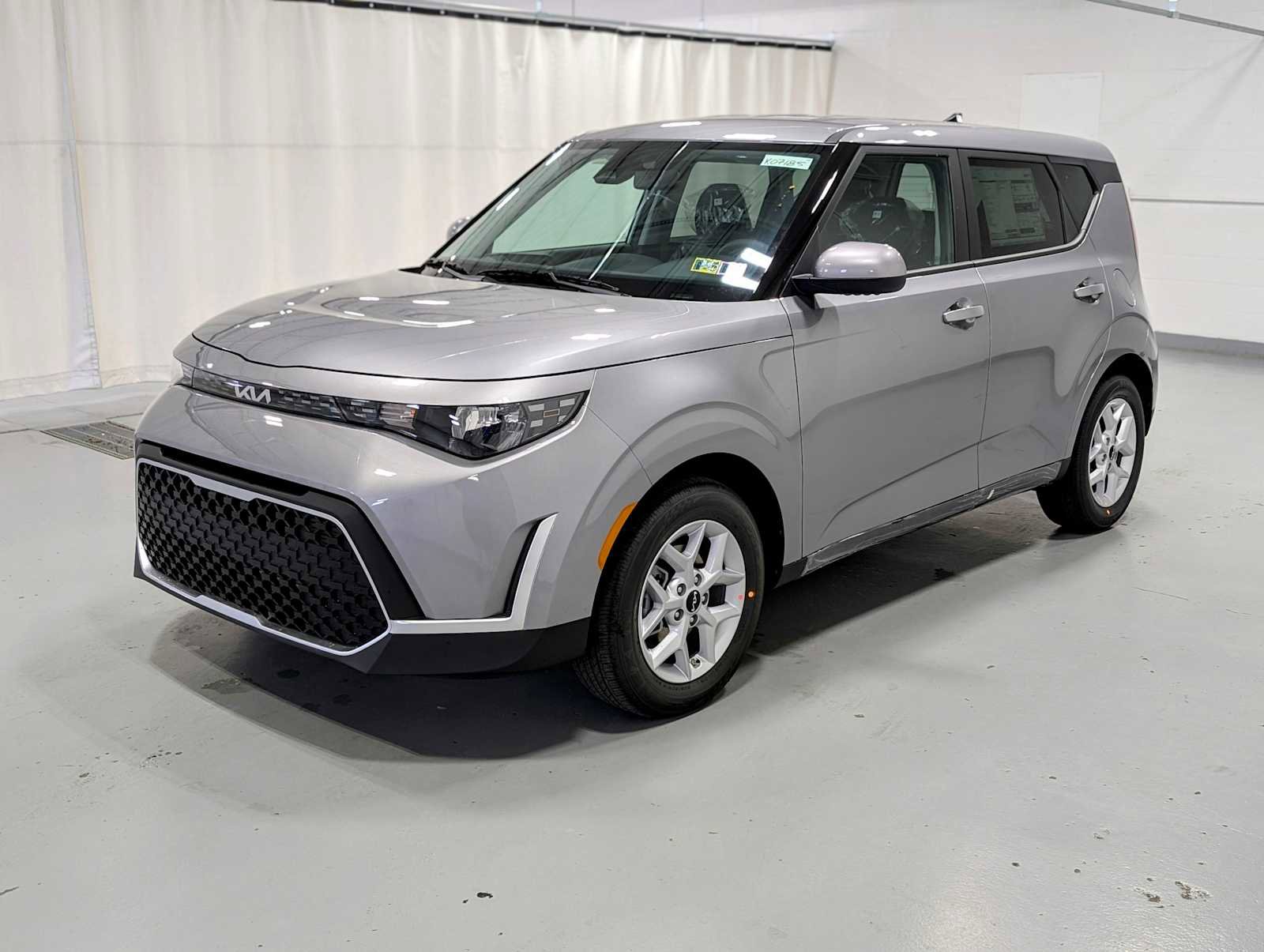 New 2025 Kia Soul LX image 1