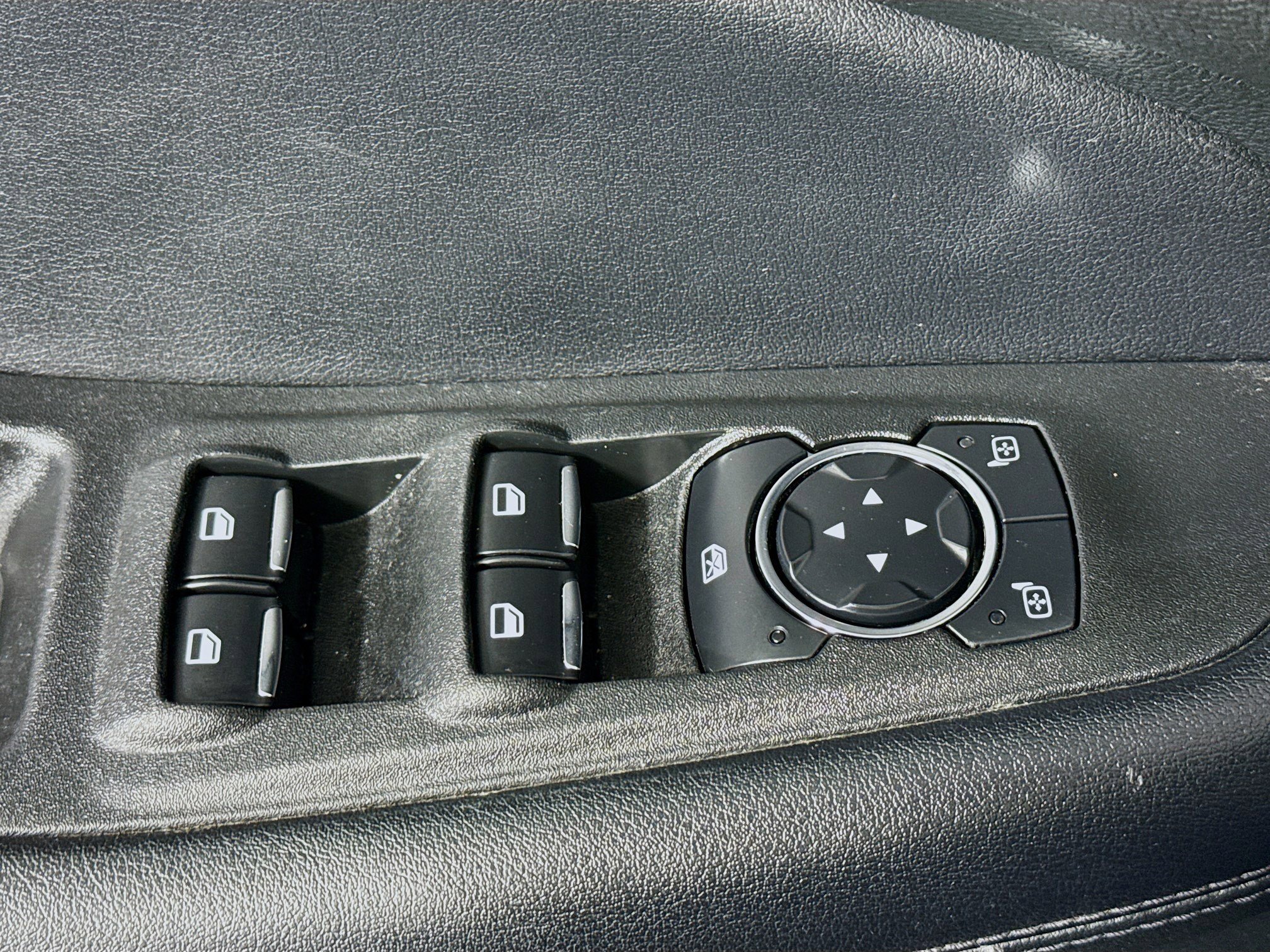 Used 2023 Ford Edge SEL image 24