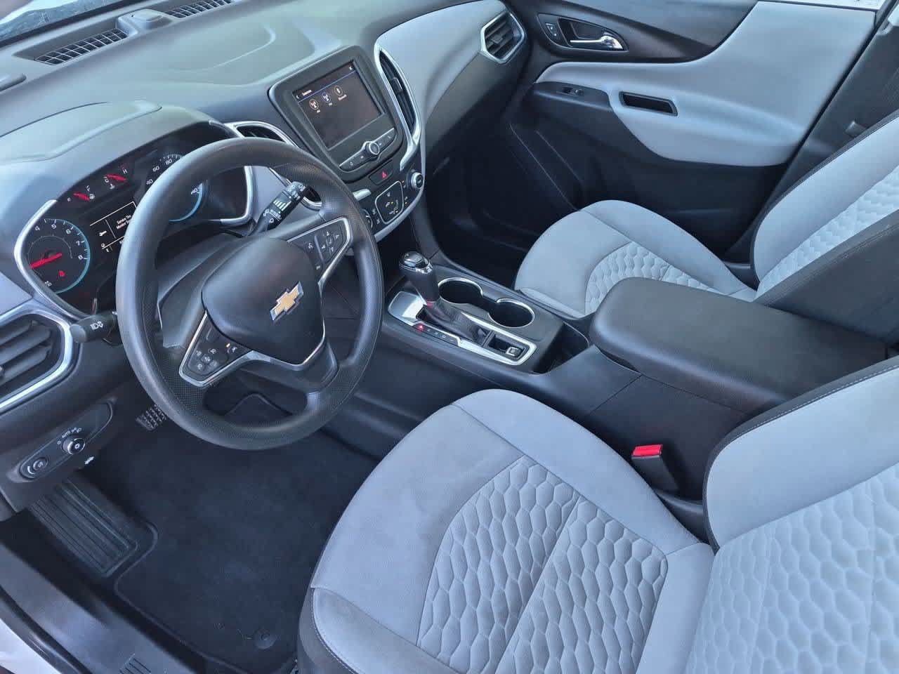 Used 2020 Chevrolet Equinox LS FWD image 2