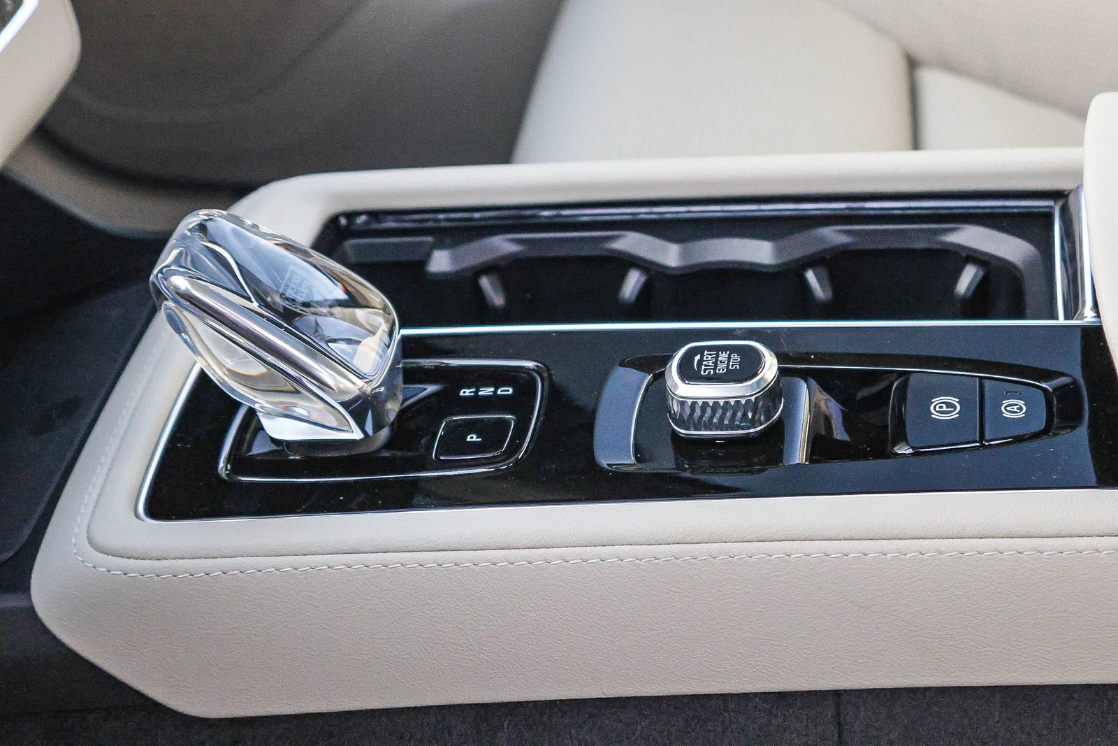 New 2026 Volvo XC90 T8 Ultra w/ Protection Package Premier image 29