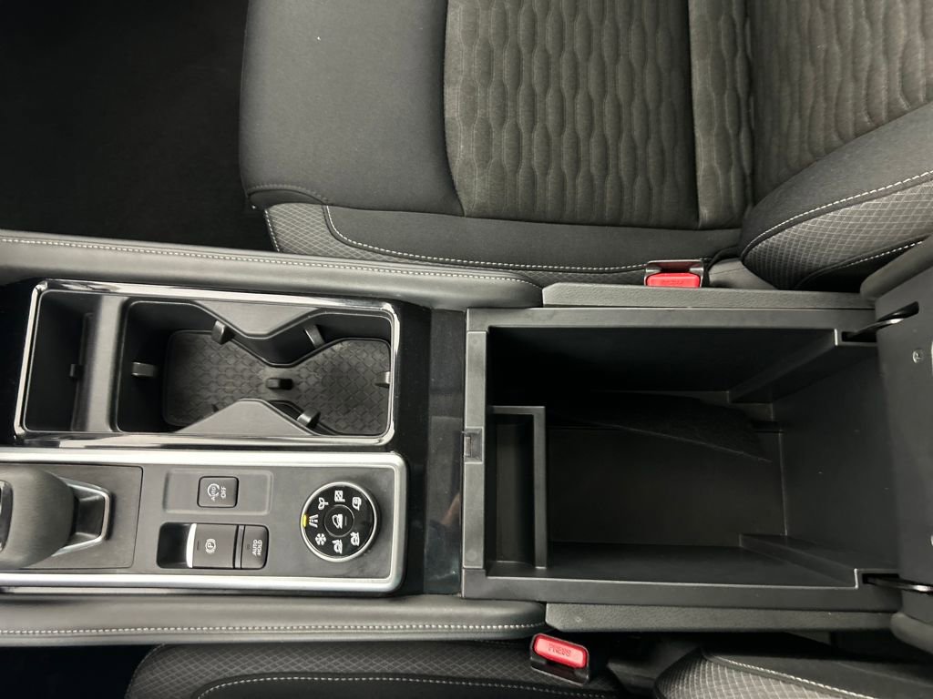 Used 2025 Nissan Pathfinder SV image 15