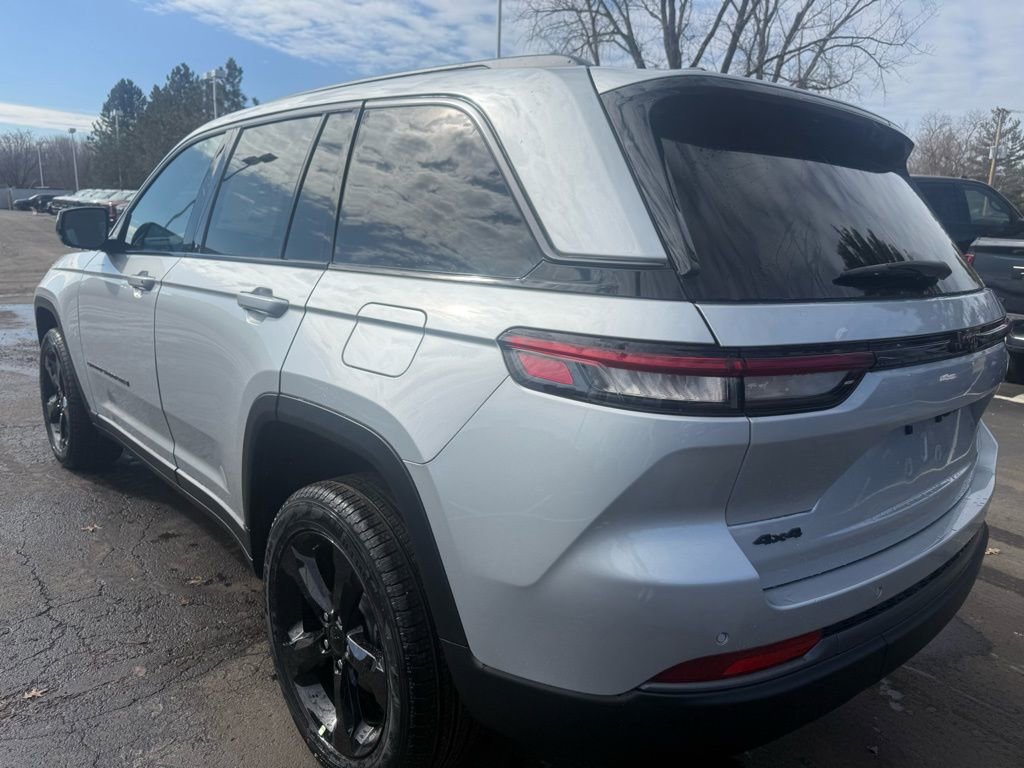 New 2026 Jeep Grand Cherokee Limited w/ Limited Altitude Package AWD/4WD image 5