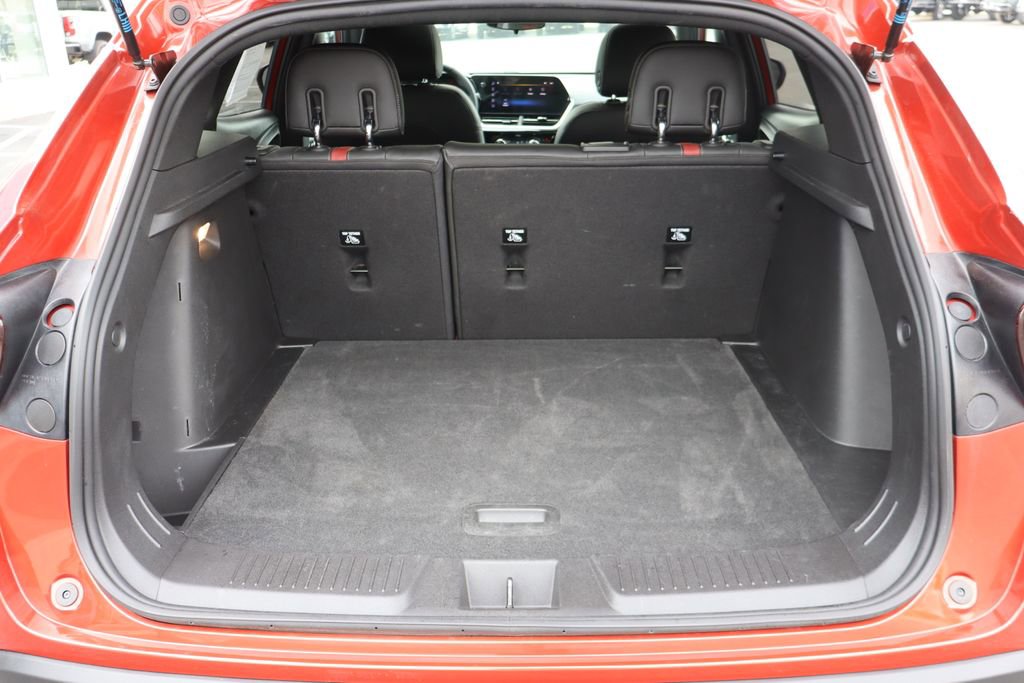 Used 2024 Chevrolet Trax RS w/ Sunroof Package image 23
