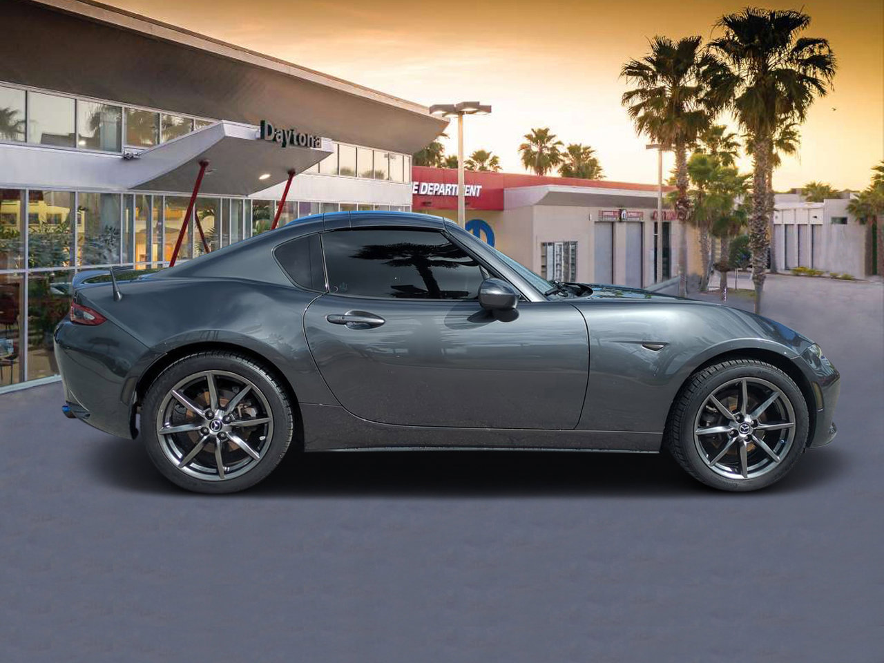 Used 2018 MAZDA MX-5 Miata RF Grand Touring image 2