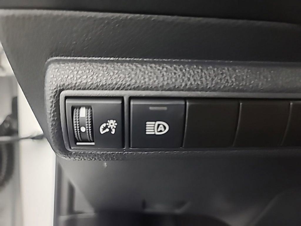 Used 2025 Toyota Corolla LE FWD image 28