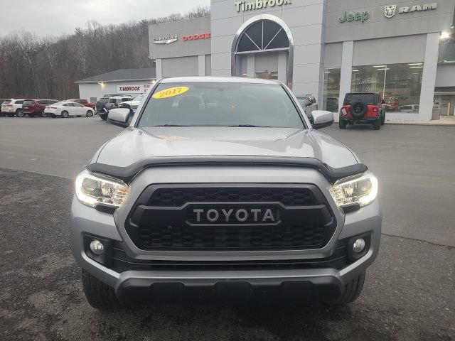 Used 2017 Toyota Tacoma TRD Off-Road image 8