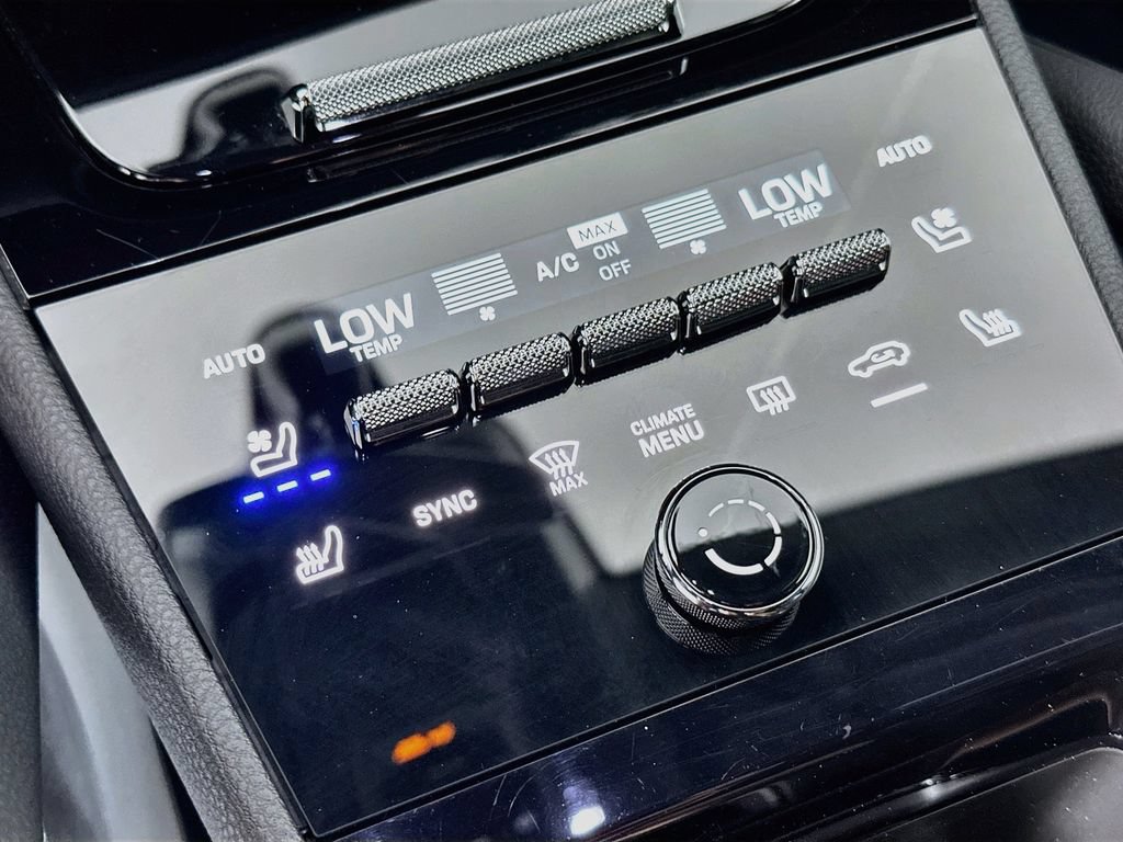 Certified 2024 Porsche Cayenne AWD/4WD image 18