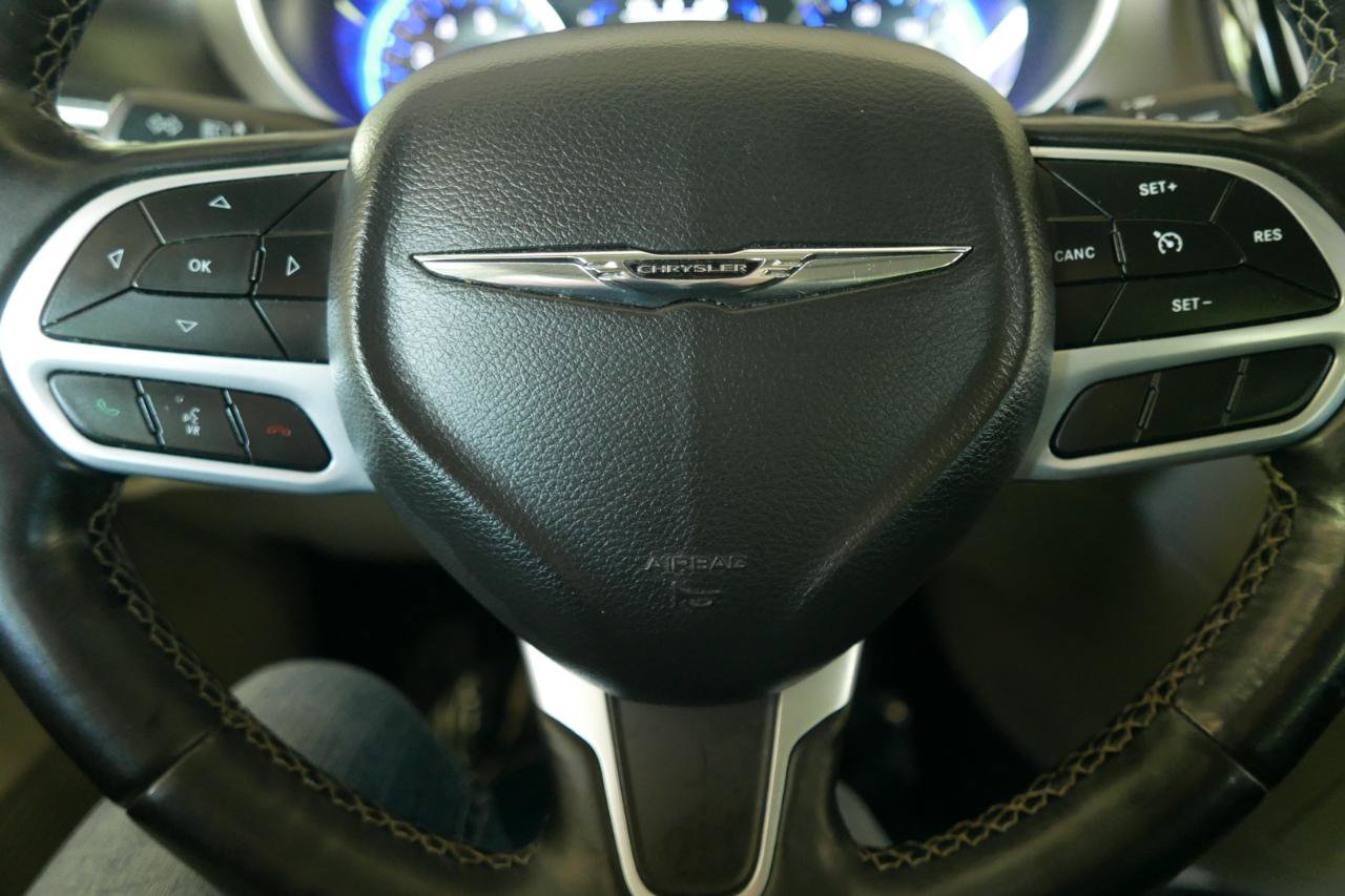 Used 2022 Chrysler Voyager LX FWD image 18