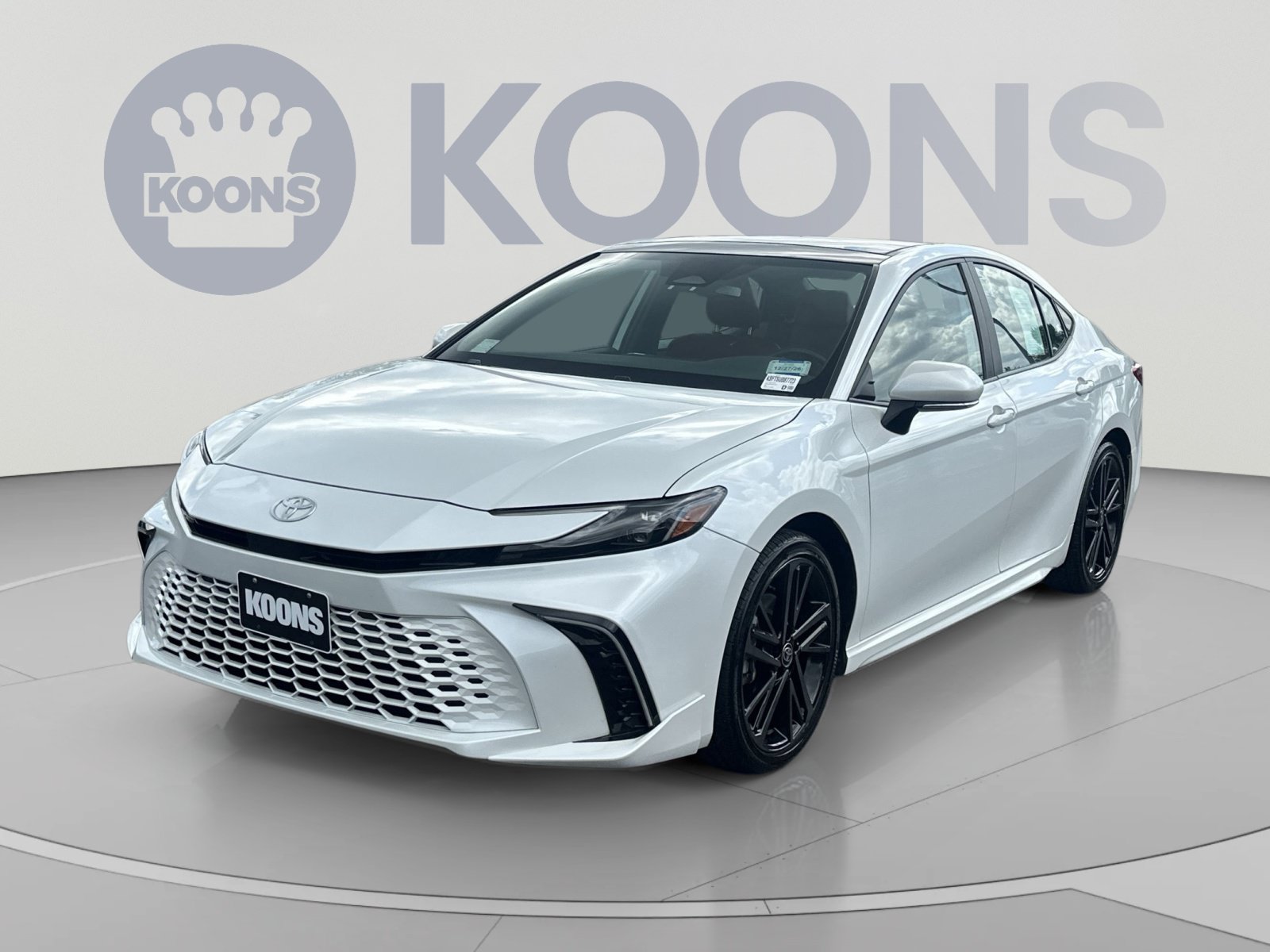 Used 2025 Toyota Camry XSE FWD image 1