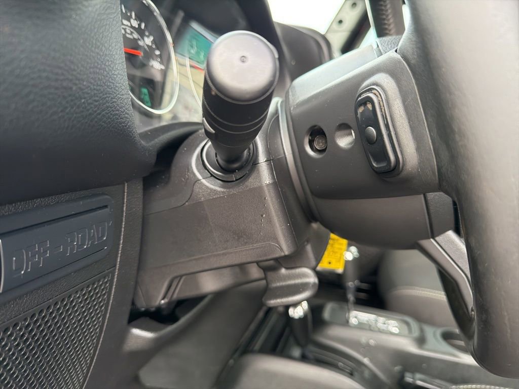Used 2018 Jeep Wrangler Unlimited Rubicon w/ Connectivity Group image 39