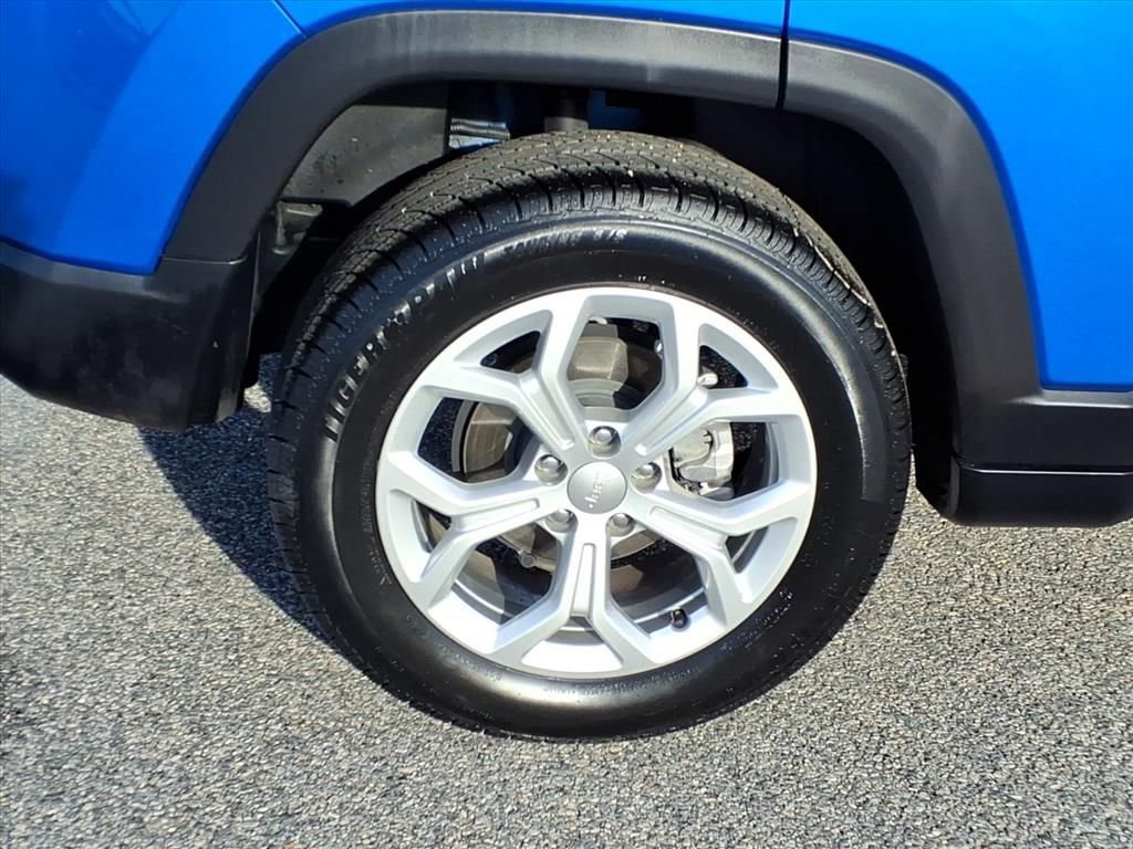 Used 2024 Jeep Compass Sport image 7