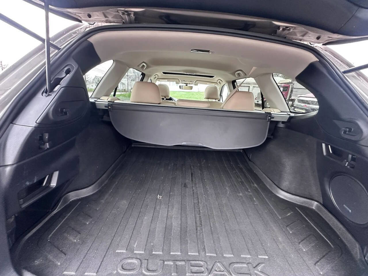 Used 2017 Subaru Outback 3.6R Limited AWD/4WD image 16
