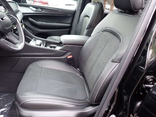 New 2025 Jeep Grand Cherokee Altitude AWD/4WD image 12