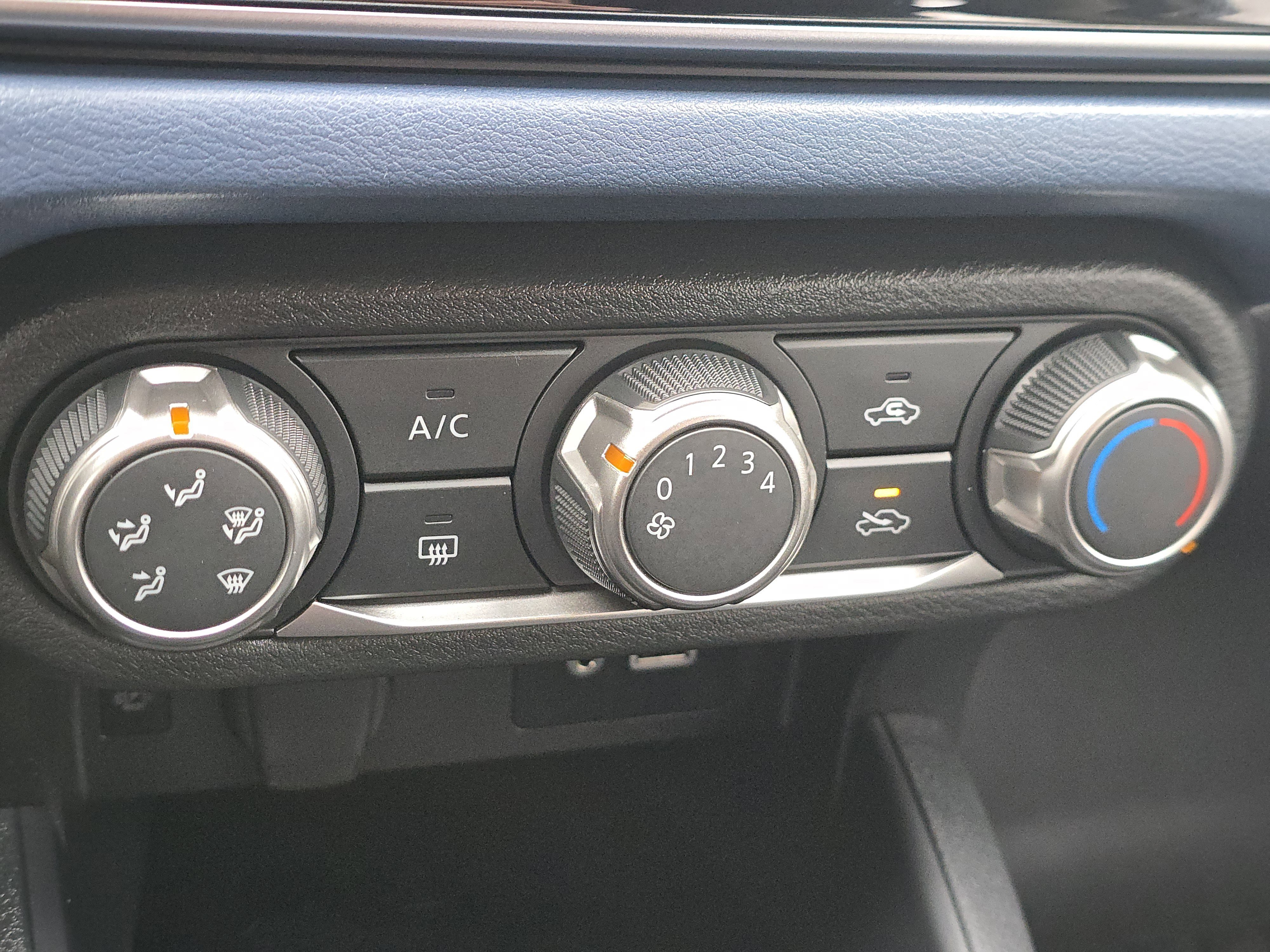 Used 2025 Nissan Versa SV w/ Trunk Package image 23