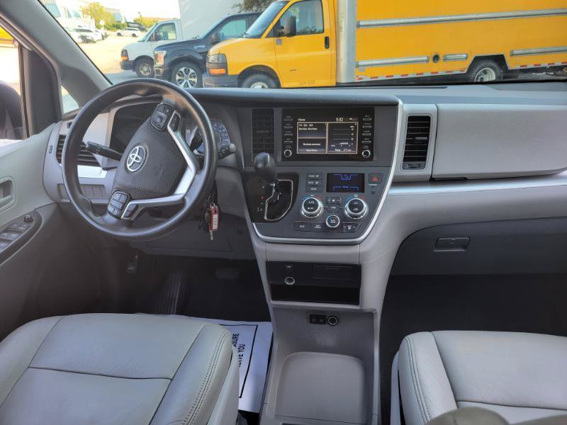 Used 2020 Toyota Sienna L FWD image 17