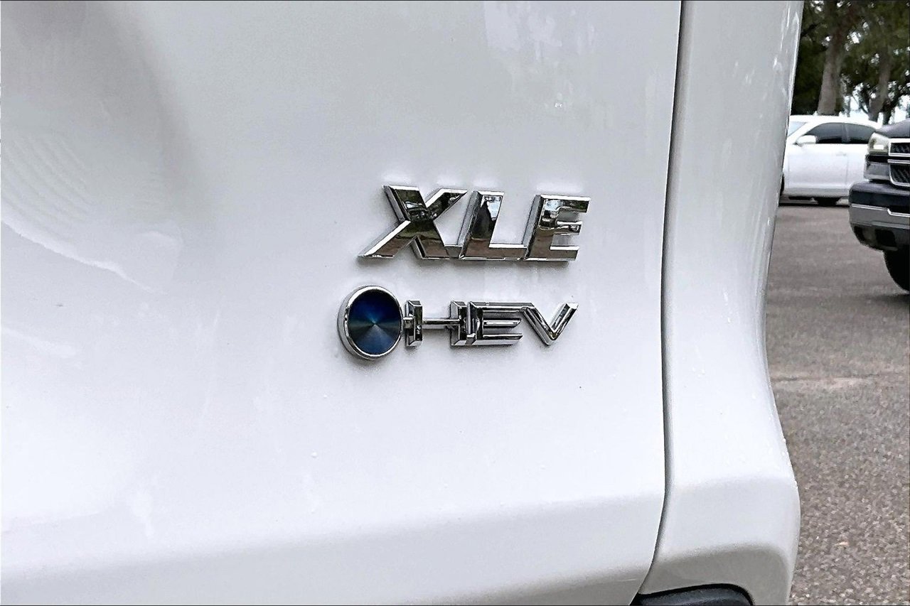 Used 2025 Toyota RAV4 XLE image 21