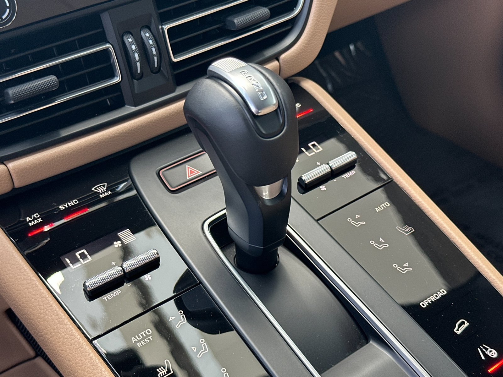 Certified 2026 Porsche Macan AWD/4WD image 17