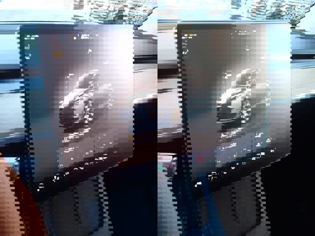 Used 2024 Tesla Model Y Long Range image 10