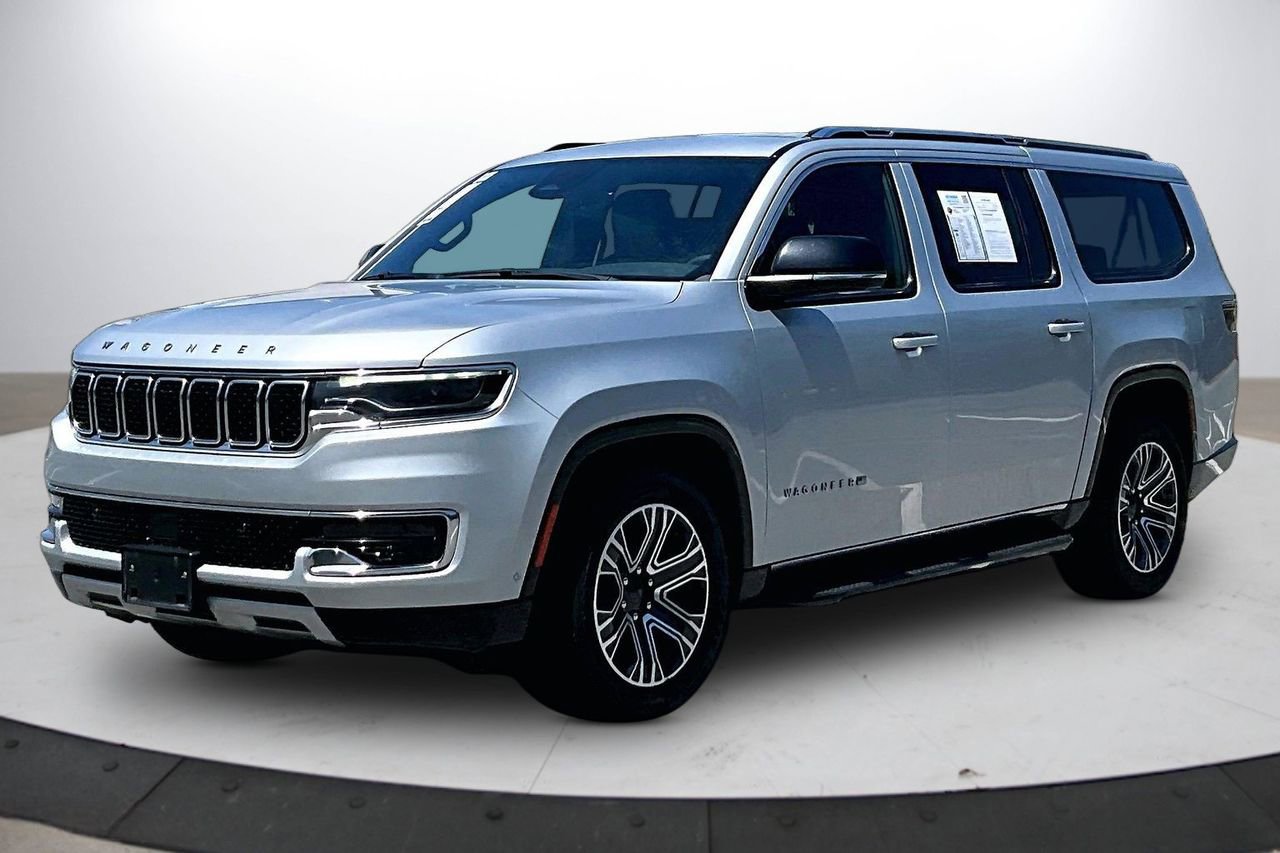 Used 2024 Jeep Wagoneer L Series II w/ Flexible Seating Group AWD/4WD image 4