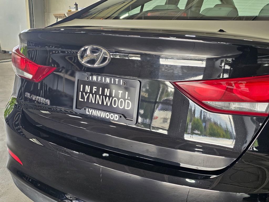 Used 2018 Hyundai Elantra SEL FWD image 26