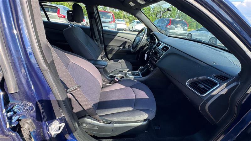 Used 2014 Chrysler 200 LX FWD image 29
