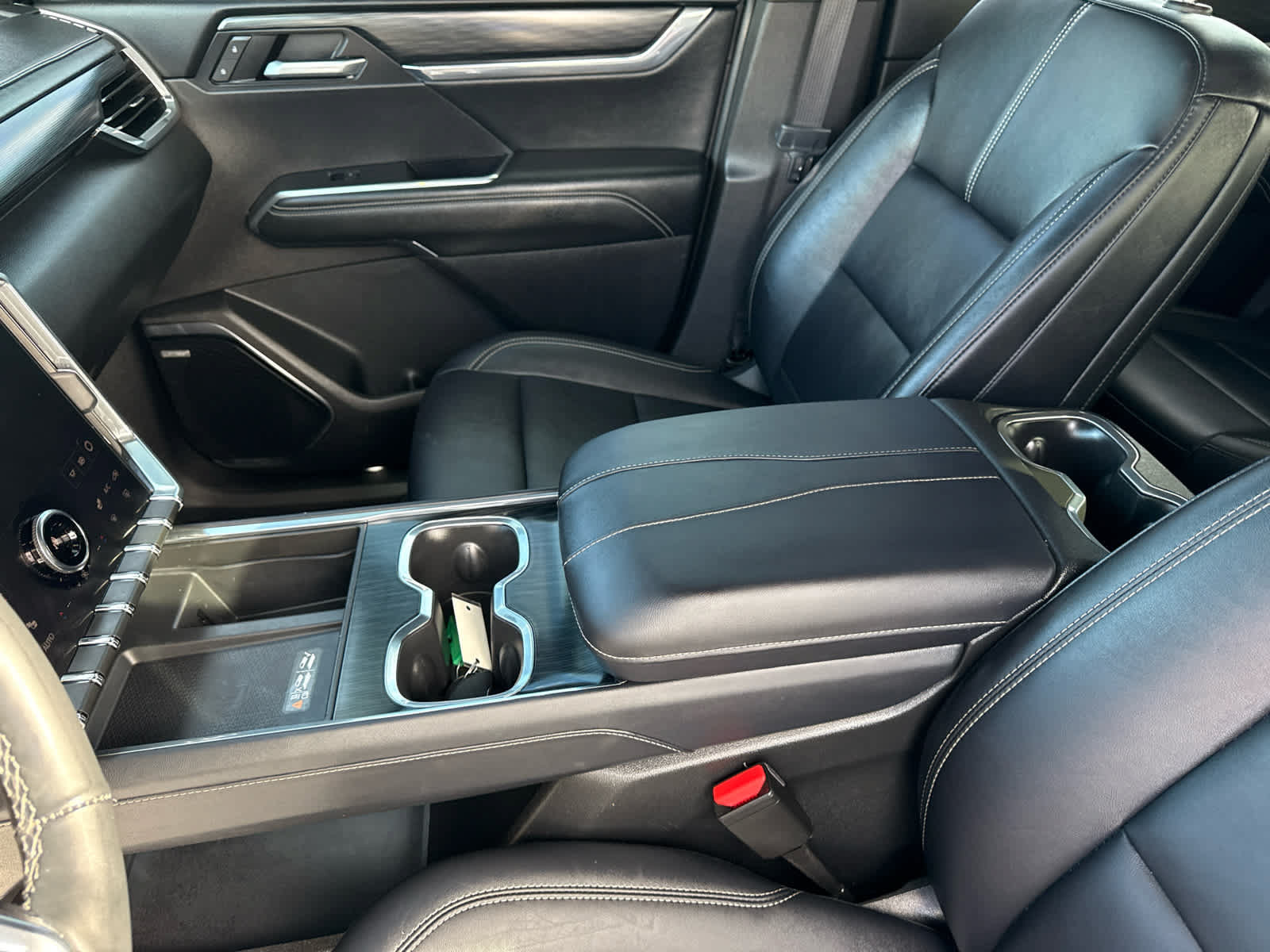 Certified 2025 GMC Acadia Elevation w/ Elevation Premium Package FWD image 21