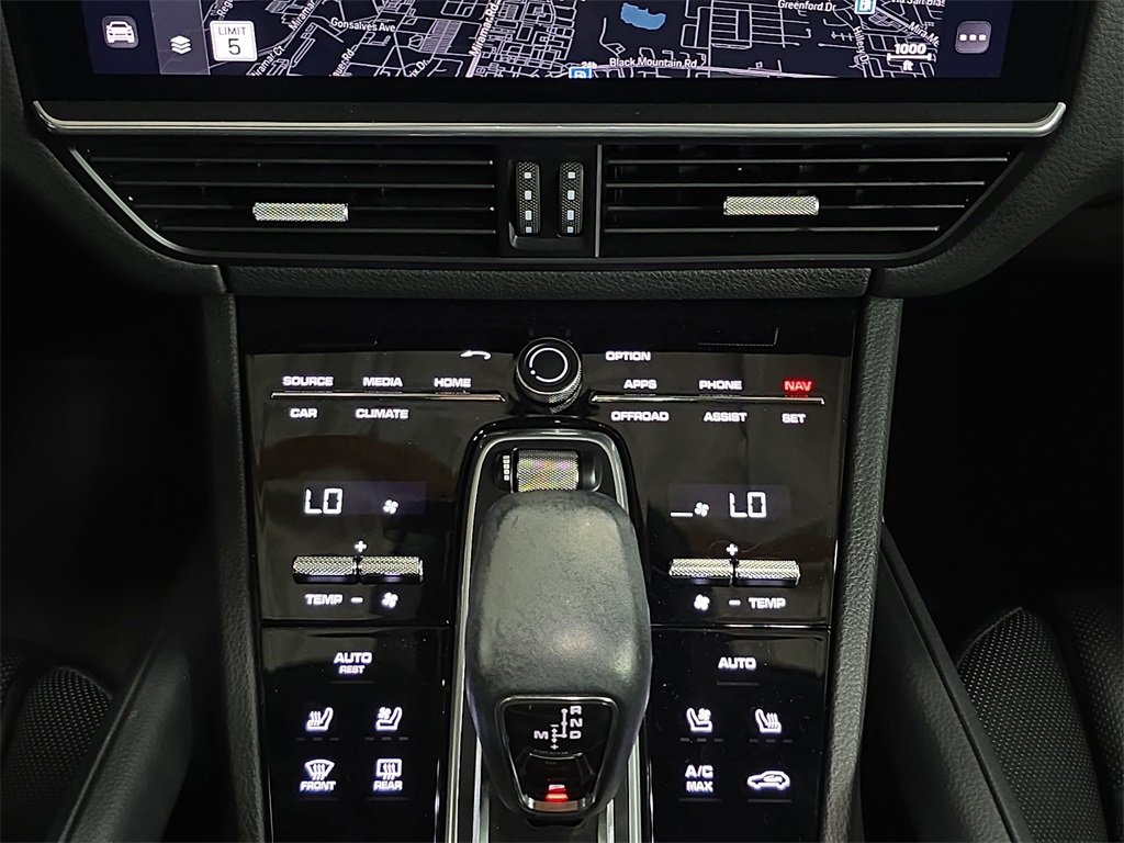 Used 2023 Porsche Cayenne Platinum Edition image 19