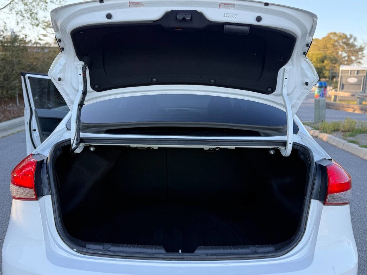 Used 2017 Kia Forte LX w/ LX Popular Package image 15