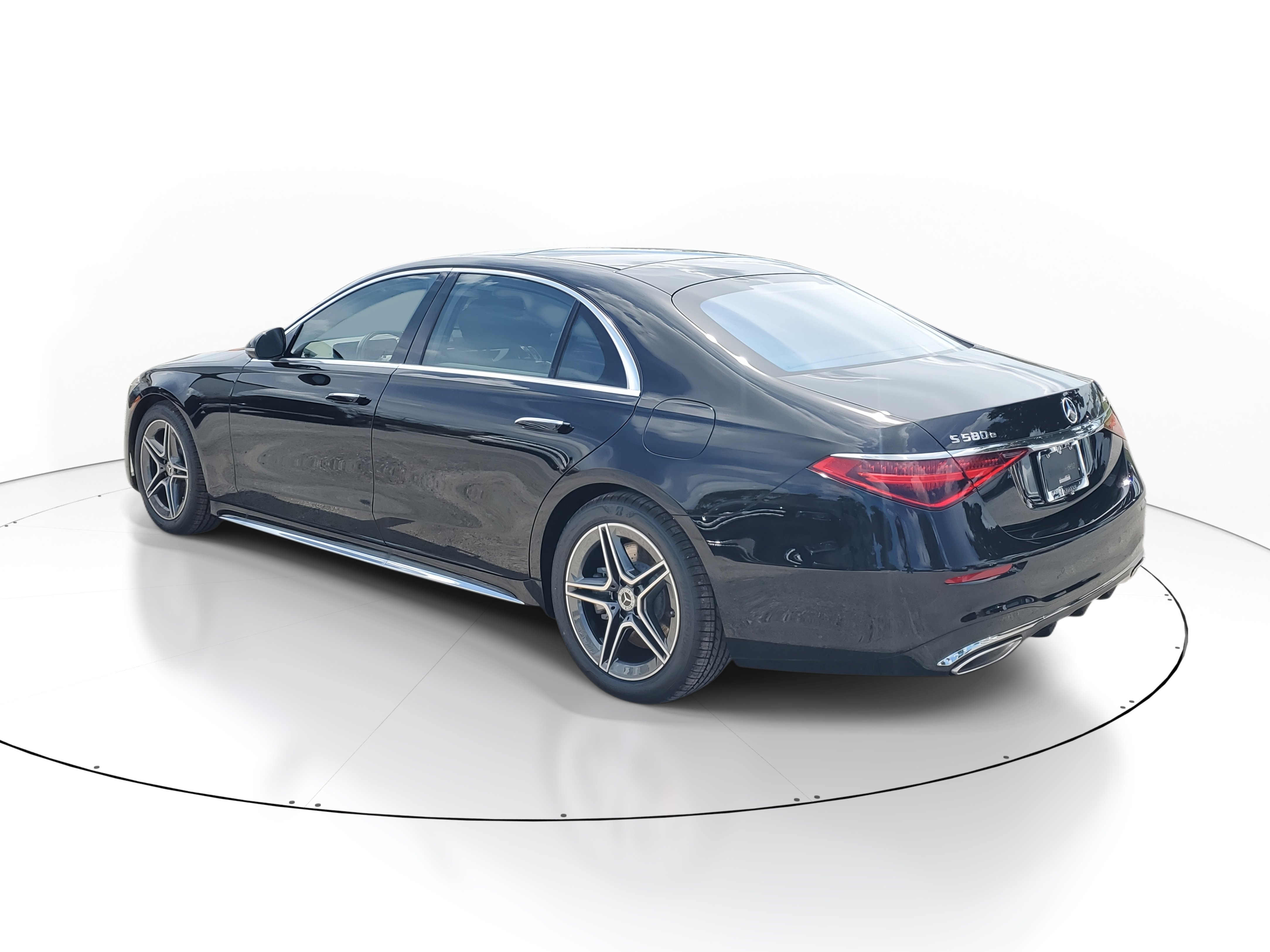 New 2026 Mercedes-Benz S 580e 4MATIC Sedan image 3