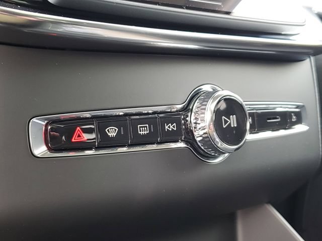 New 2026 Volvo XC90 B6 Plus w/ Protection Package Premier AWD/4WD image 18