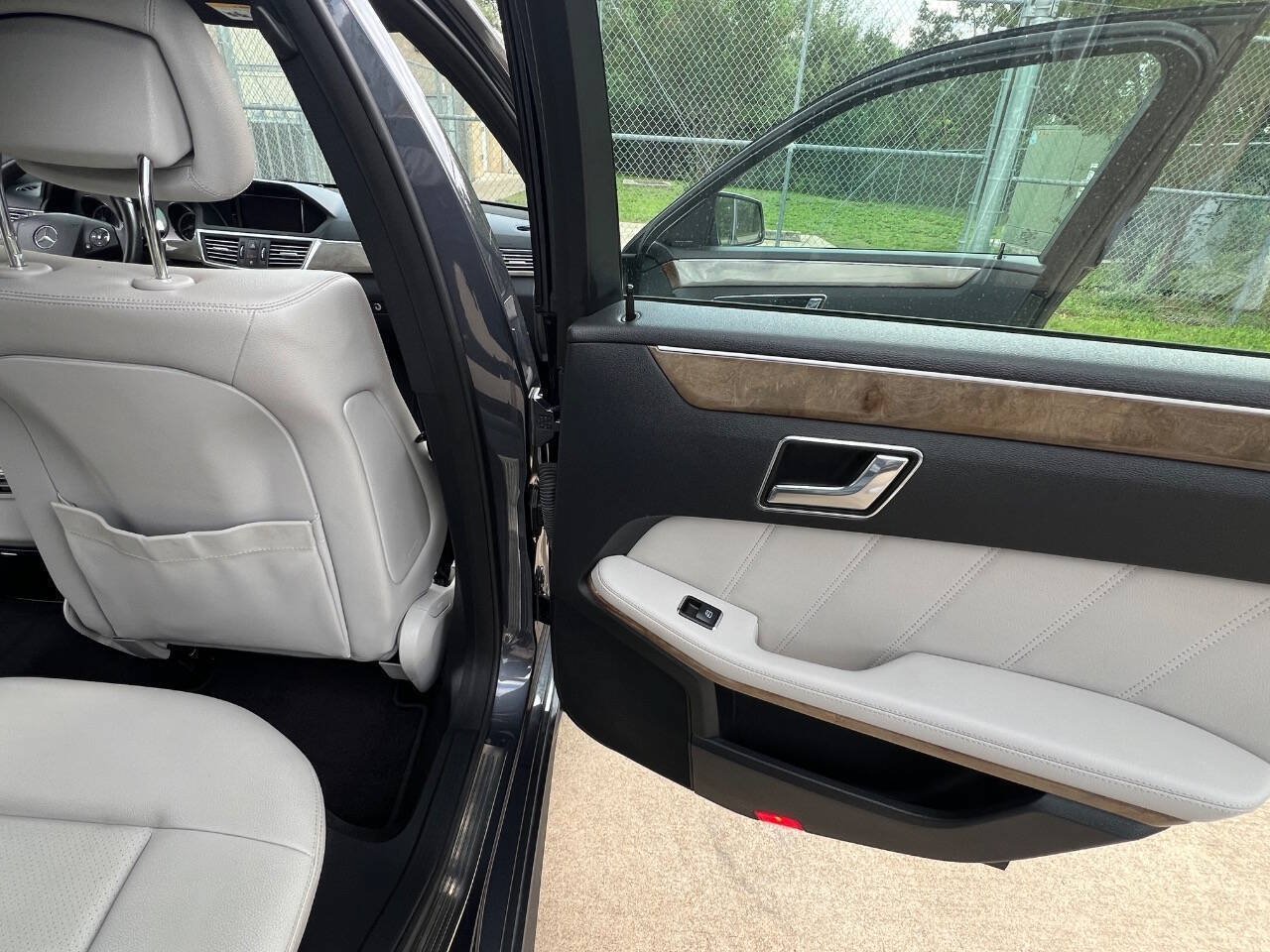 Used 2010 Mercedes-Benz E 350 Sedan image 24