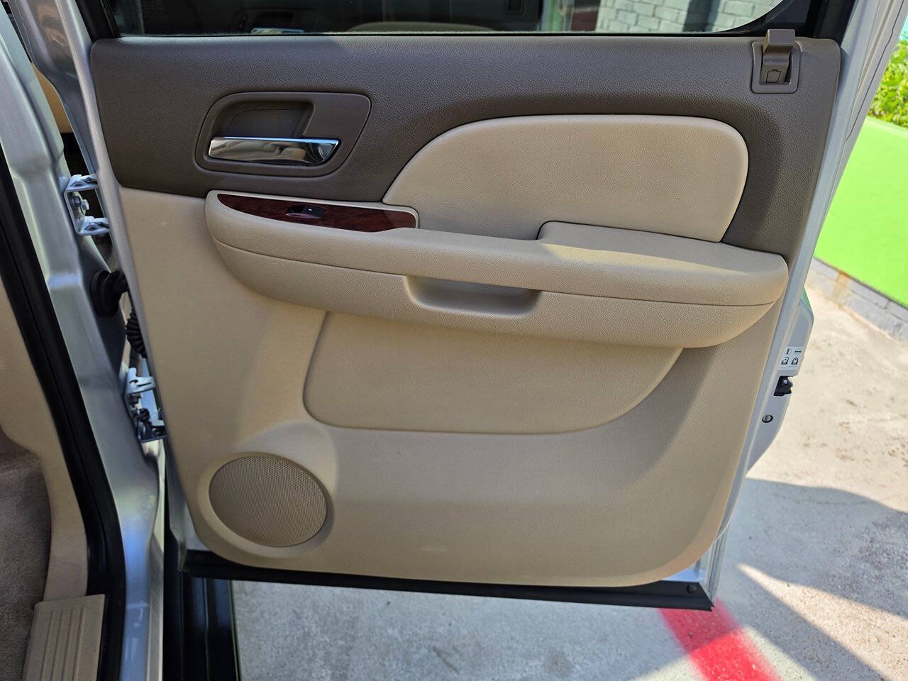 Used 2014 GMC Yukon XL SLT w/ SLT-2 Equipment Package RWD image 30