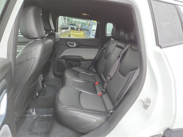 Used 2024 Jeep Compass Latitude image 16