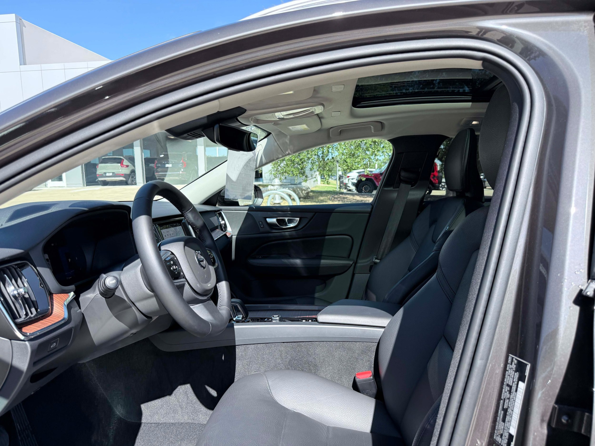 Certified 2025 Volvo V60 B5 Cross Country Plus AWD/4WD image 11