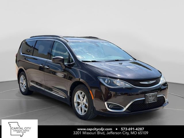 Used 2017 Chrysler Pacifica Touring-L w/ Tire & Wheel Group FWD image 1