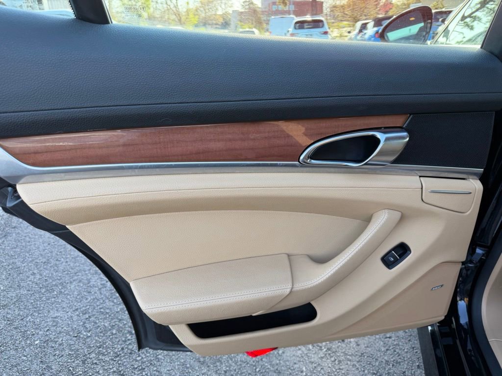 Used 2016 Porsche Panamera 4 image 31