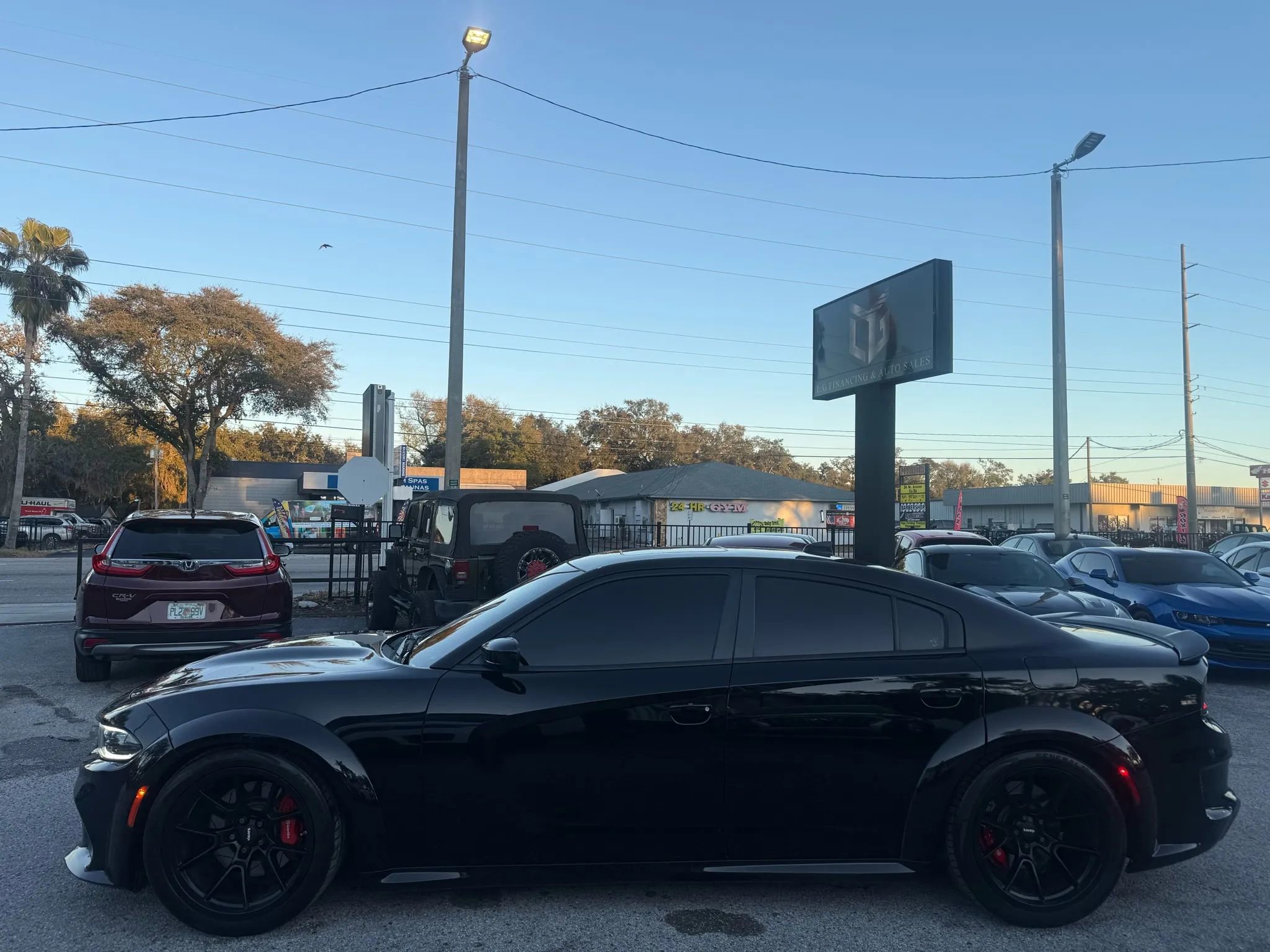Used 2017 Dodge Charger R/T Scat Pack w/ Technology Group RWD image 4