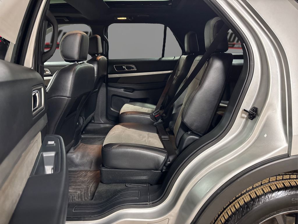 Used 2017 Ford Explorer XLT w/ Equipment Group 202A image 10
