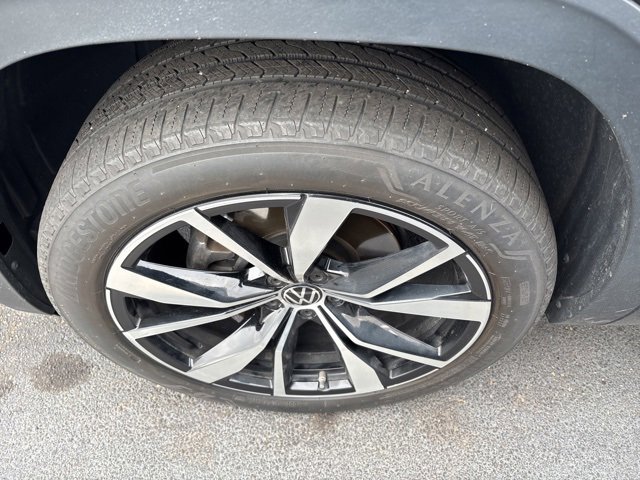 Used 2024 Volkswagen Atlas SEL Premium R-Line image 11