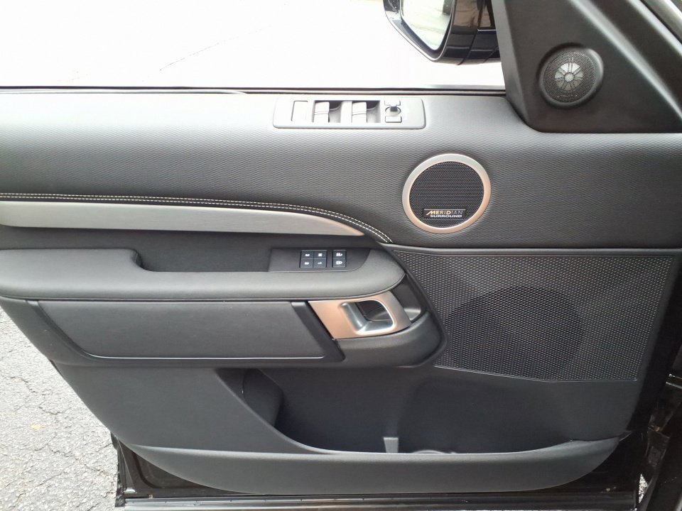 Certified 2024 Land Rover Discovery Dynamic SE image 27