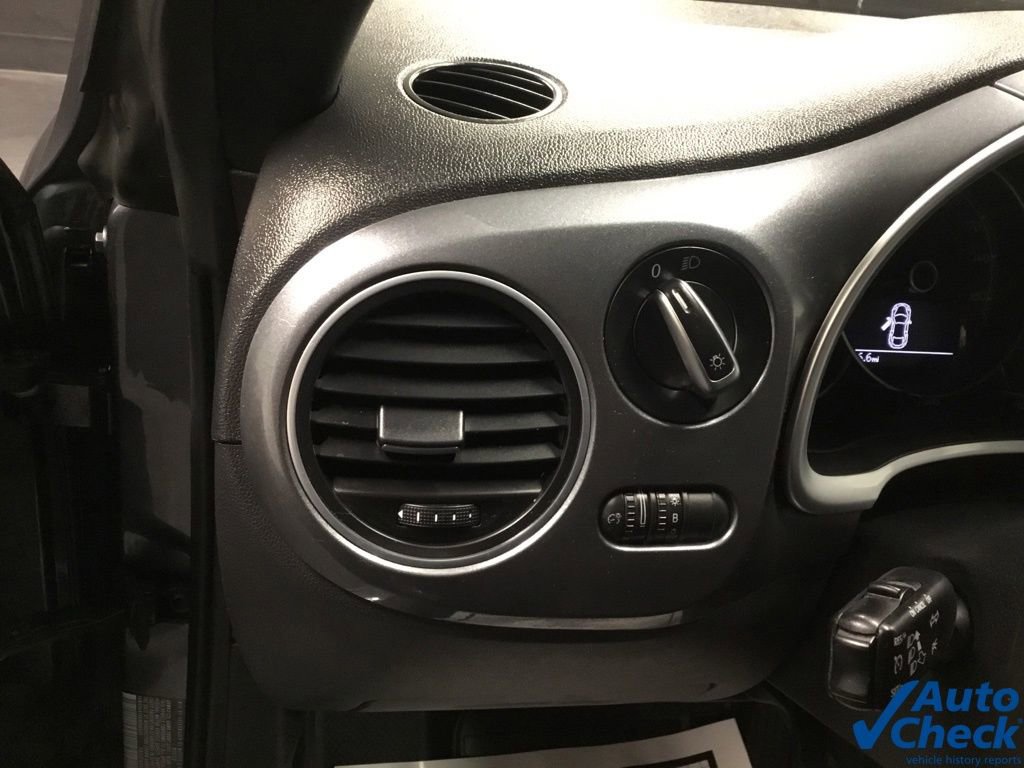 Used 2019 Volkswagen Beetle 2.0T S image 30