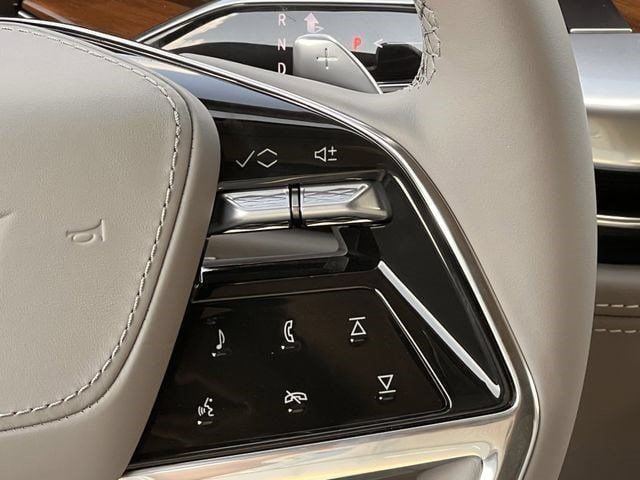 New 2026 Cadillac Escalade ESV Platinum Luxury AWD/4WD image 13