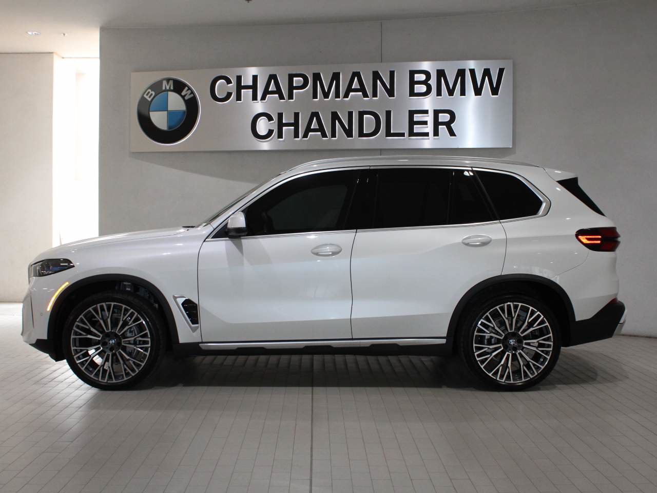 Used 2026 BMW X5 xDrive40i AWD/4WD image 3