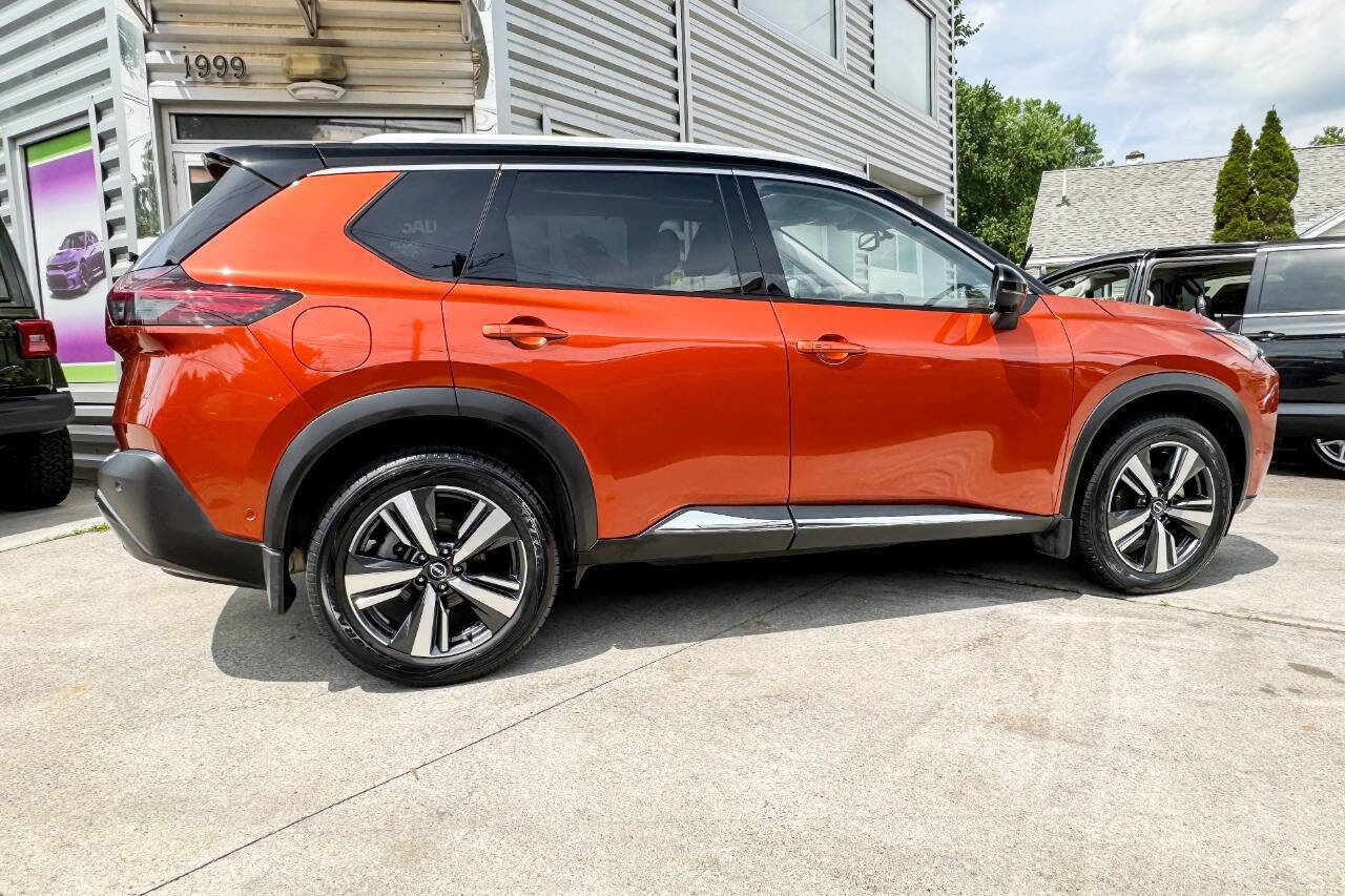 Used 2022 Nissan Rogue SL w/ SL Premium Package image 2