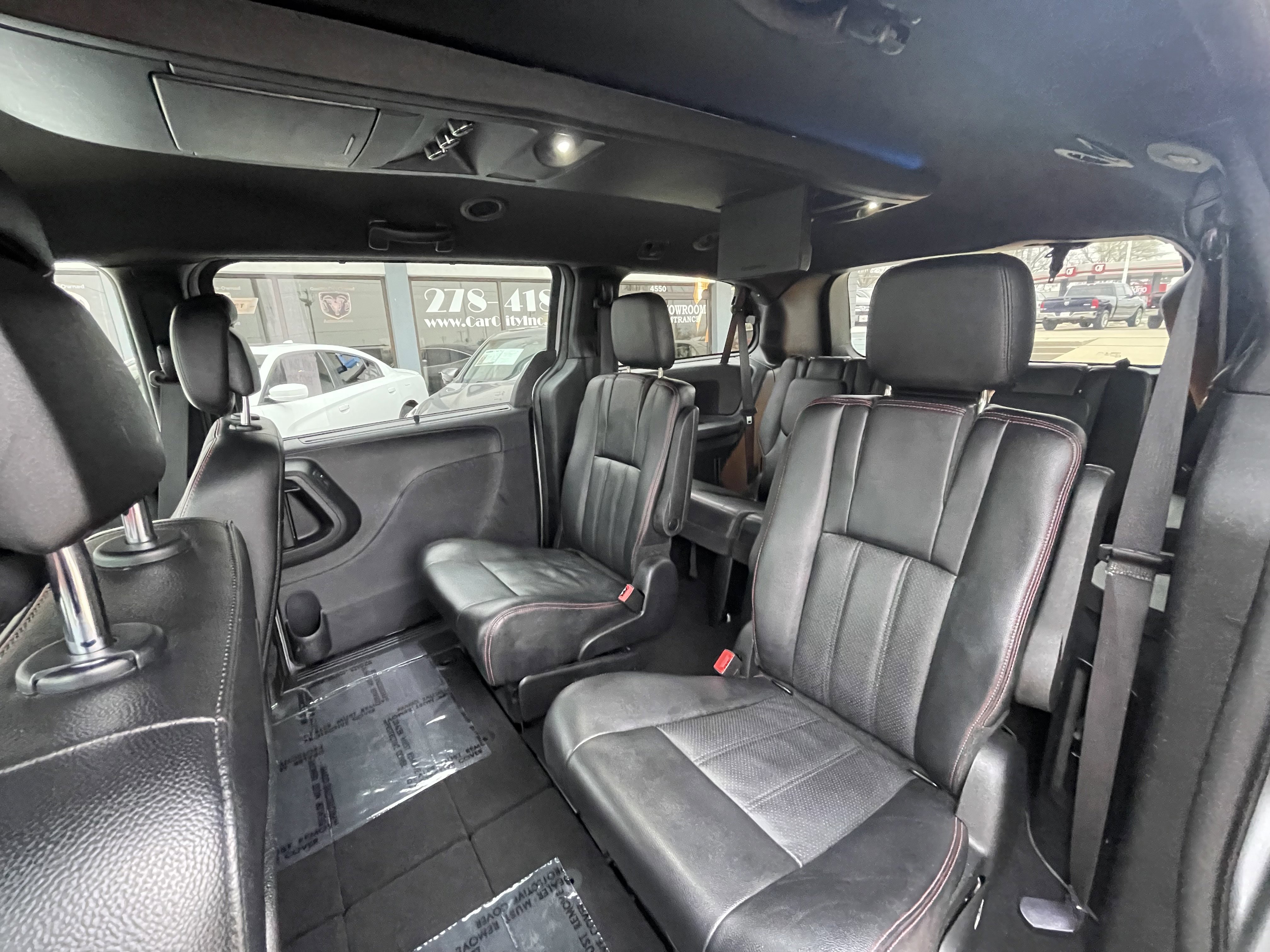 Used 2019 Dodge Grand Caravan GT image 12